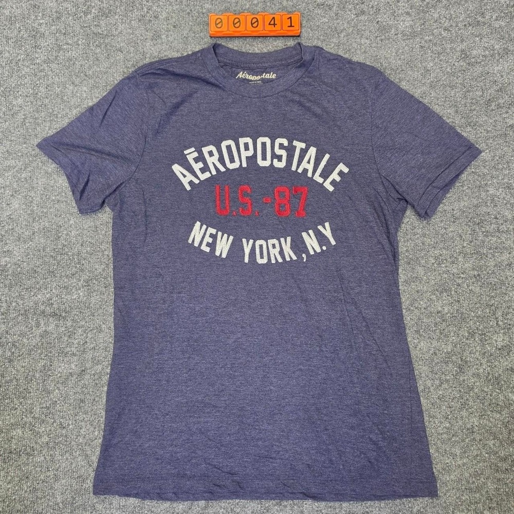 Aeropostale navy blue t-shirt with white and red text, size Large